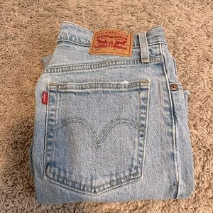 Levi jeans size 25